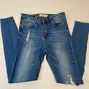 Chillin Girl Woman’/juniors straight leg high waisted jeans. Size 1.